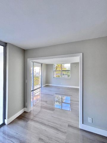 545 Oaks Lane 201, Pompano Beach, FL 33069