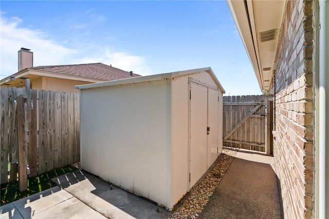 722 Saint Perpetua Dr, Corpus Christi, TX 78418