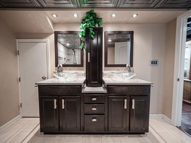 3723 Stringtown Road, Evansville, IN 47711