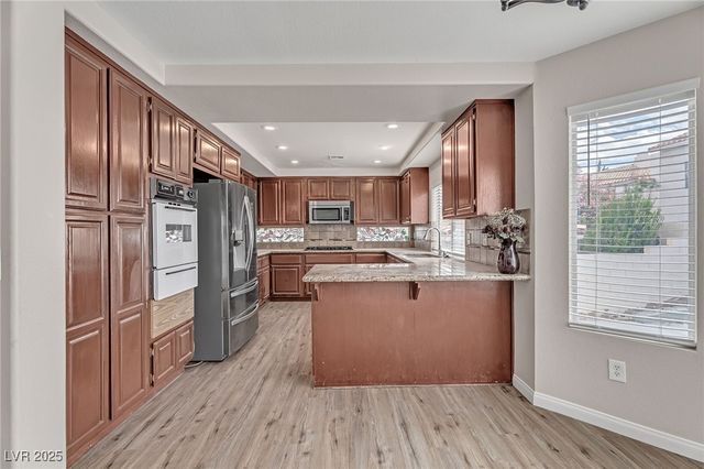 8233 Tivoli Cove Drive, Las Vegas, NV 89128