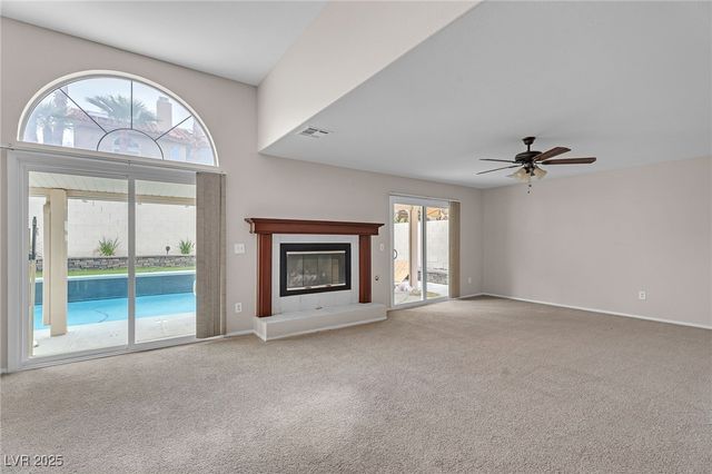 8233 Tivoli Cove Drive, Las Vegas, NV 89128