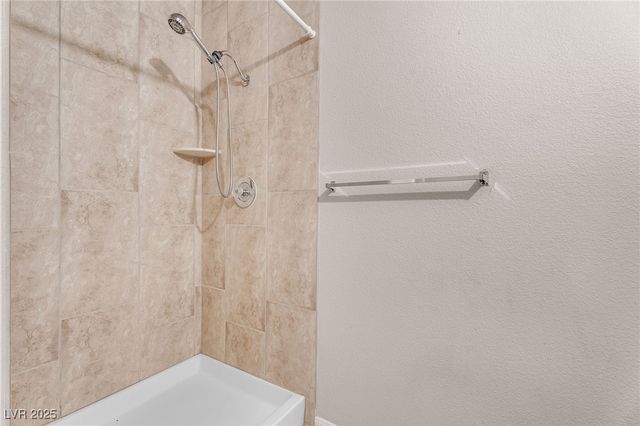 8233 Tivoli Cove Drive, Las Vegas, NV 89128