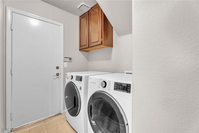 8233 Tivoli Cove Drive, Las Vegas, NV 89128