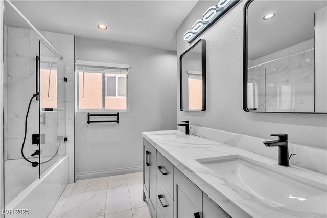 8233 Tivoli Cove Drive, Las Vegas, NV 89128