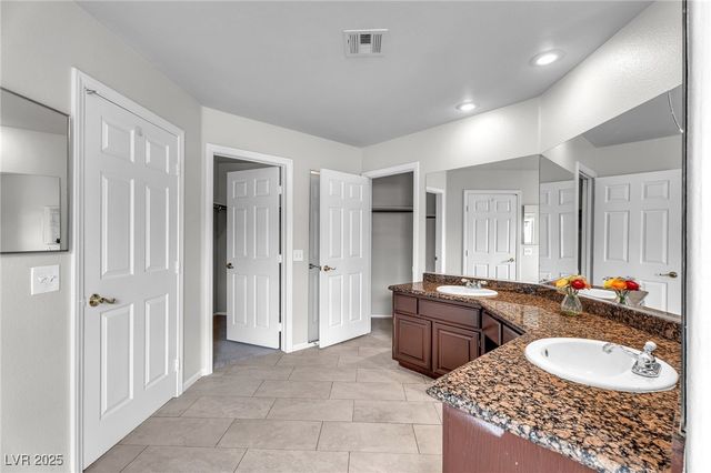 8233 Tivoli Cove Drive, Las Vegas, NV 89128