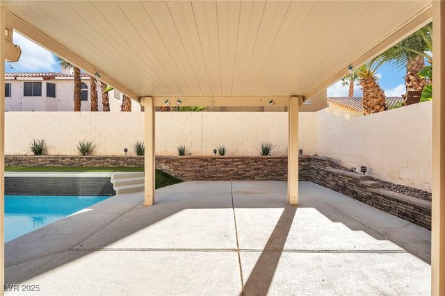 8233 Tivoli Cove Drive, Las Vegas, NV 89128