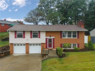 5005 Windover Dr, Robinson Twp, PA 15205