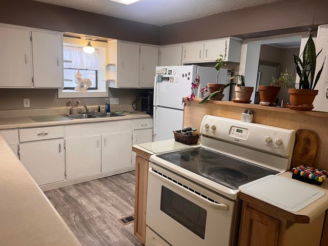 695 Summit Avenue, Mammoth Spring, AR 72554