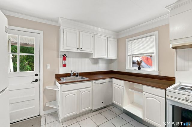 32 Van Buskirk Avenue 1st Floor, Stamford, CT 06902