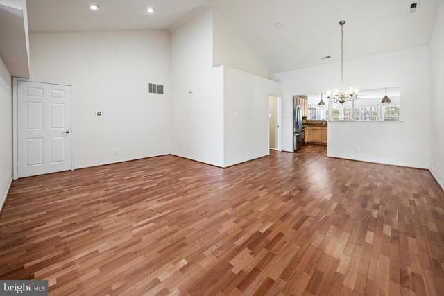 20 RALEIGH DR, Mount Laurel, NJ 08054