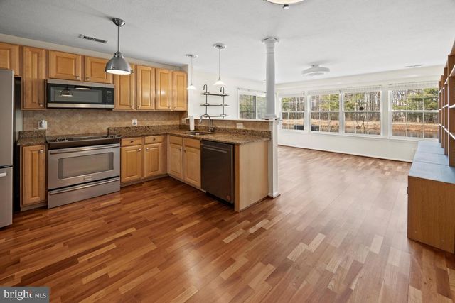 20 RALEIGH DR, Mount Laurel, NJ 08054