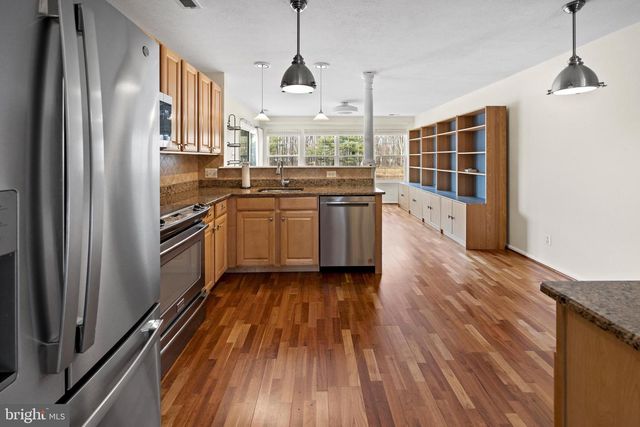 20 RALEIGH DR, Mount Laurel, NJ 08054