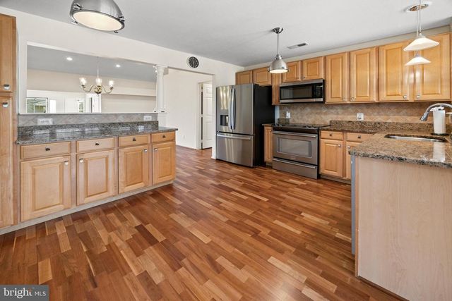 20 RALEIGH DR, Mount Laurel, NJ 08054