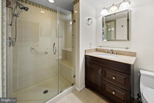 20 RALEIGH DR, Mount Laurel, NJ 08054