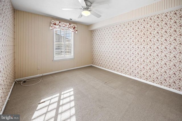 20 RALEIGH DR, Mount Laurel, NJ 08054