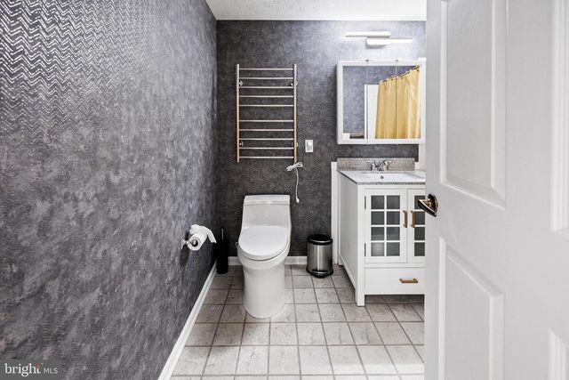 20 RALEIGH DR, Mount Laurel, NJ 08054