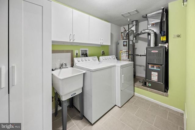 20 RALEIGH DR, Mount Laurel, NJ 08054