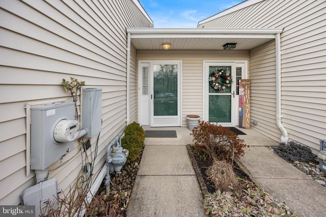 20 RALEIGH DR, Mount Laurel, NJ 08054