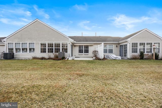 20 RALEIGH DR, Mount Laurel, NJ 08054