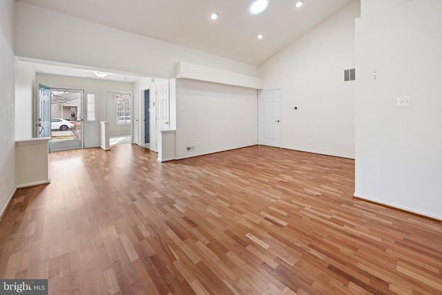 20 RALEIGH DR, Mount Laurel, NJ 08054