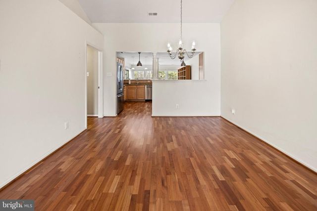 20 RALEIGH DR, Mount Laurel, NJ 08054