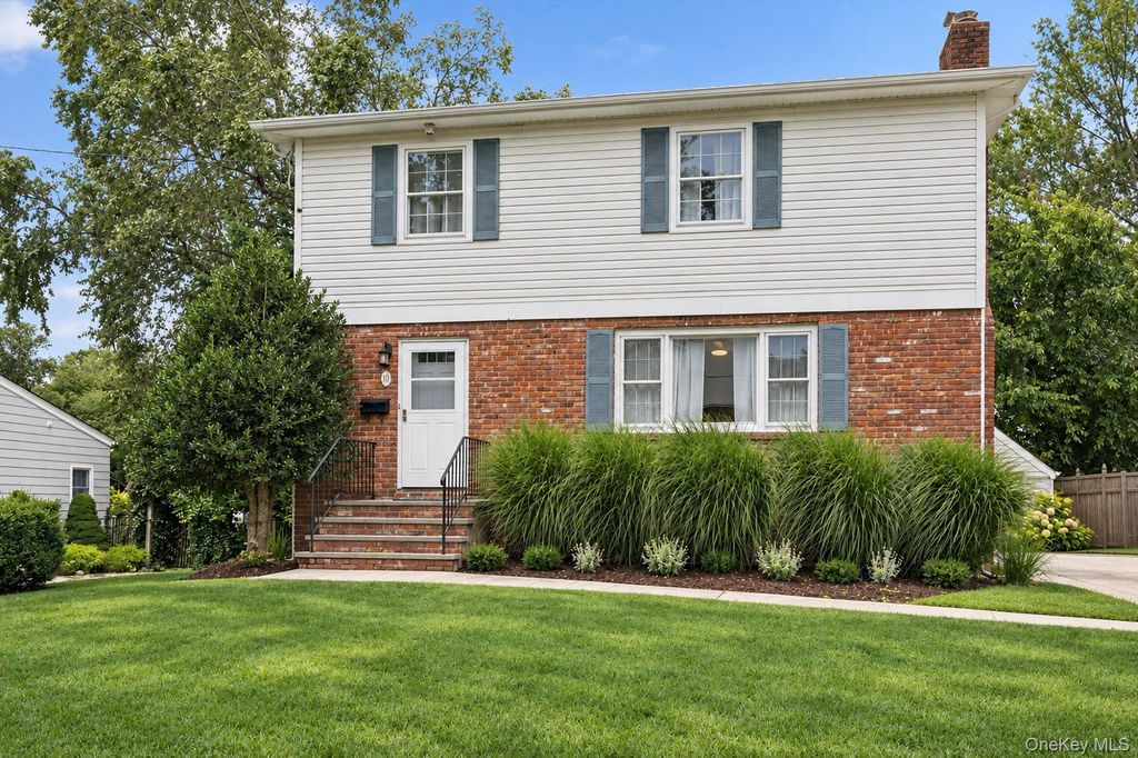 10 Grace Court, Islip, NY 11751 — exterior