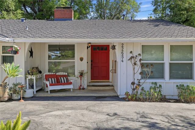 22654 Collins Street, Woodland Hills, CA 91367