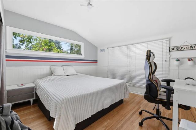 22654 Collins Street, Woodland Hills, CA 91367
