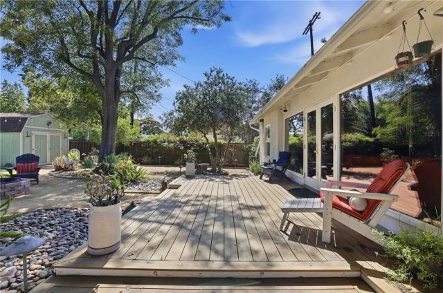 22654 Collins Street, Woodland Hills, CA 91367