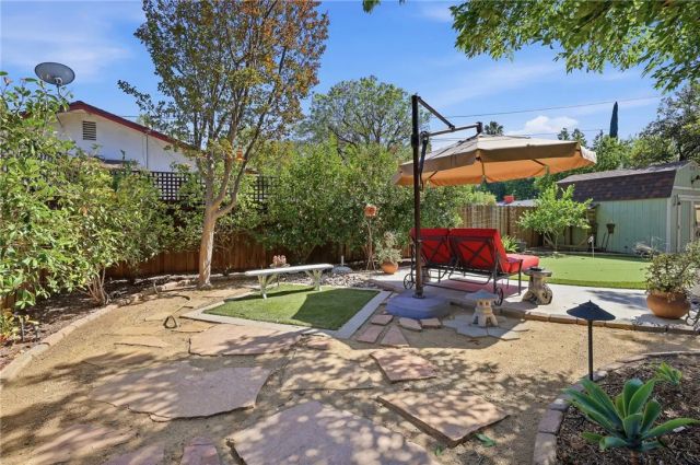 22654 Collins Street, Woodland Hills, CA 91367
