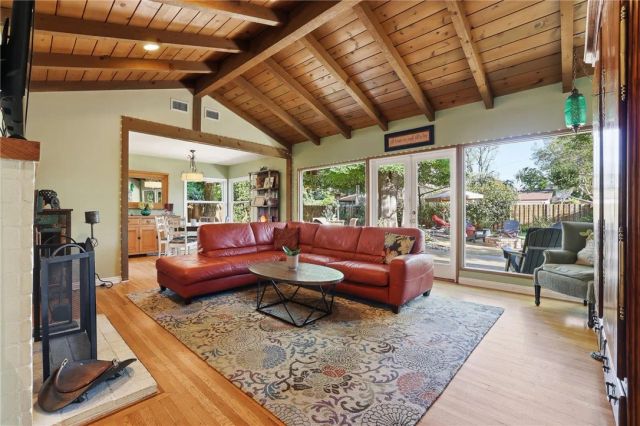 22654 Collins Street, Woodland Hills, CA 91367