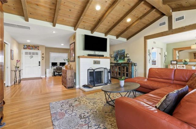 22654 Collins Street, Woodland Hills, CA 91367