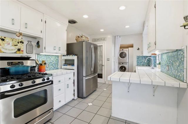 22654 Collins Street, Woodland Hills, CA 91367