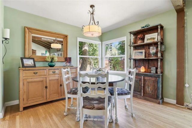22654 Collins Street, Woodland Hills, CA 91367