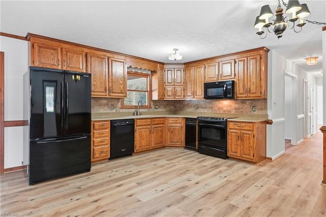 6 Merritt CV, Carrollton, VA 23314