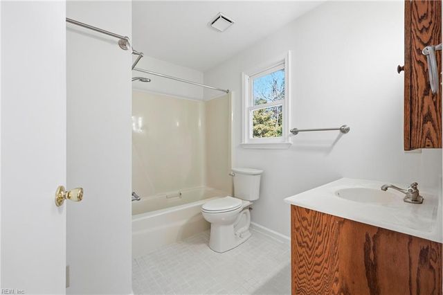 6 Merritt CV, Carrollton, VA 23314