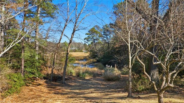 6 Merritt CV, Carrollton, VA 23314