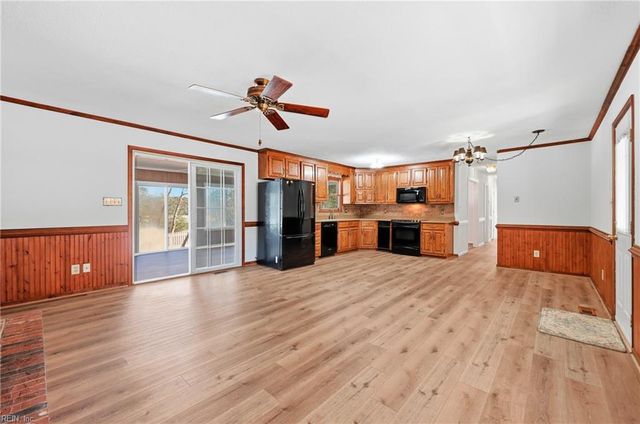 6 Merritt CV, Carrollton, VA 23314