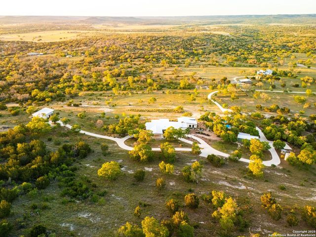 214 jUNGFRAU HILL, Comfort, TX 78013