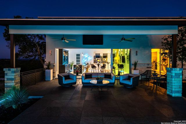 214 jUNGFRAU HILL, Comfort, TX 78013