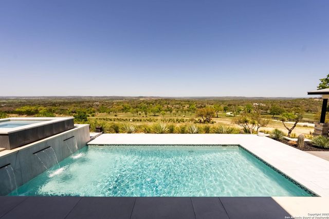 214 jUNGFRAU HILL, Comfort, TX 78013