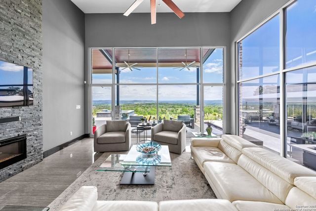 214 jUNGFRAU HILL, Comfort, TX 78013