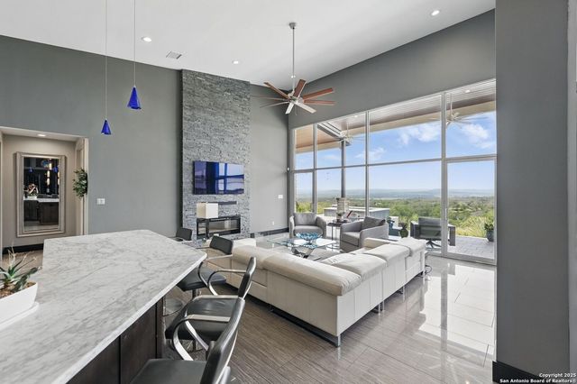 214 jUNGFRAU HILL, Comfort, TX 78013