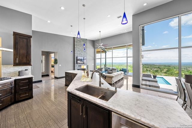 214 jUNGFRAU HILL, Comfort, TX 78013