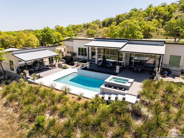 214 jUNGFRAU HILL, Comfort, TX 78013