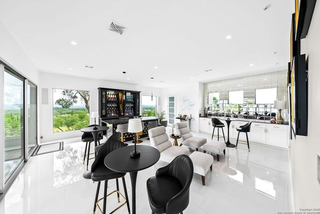 214 jUNGFRAU HILL, Comfort, TX 78013