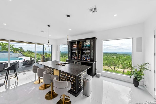 214 jUNGFRAU HILL, Comfort, TX 78013