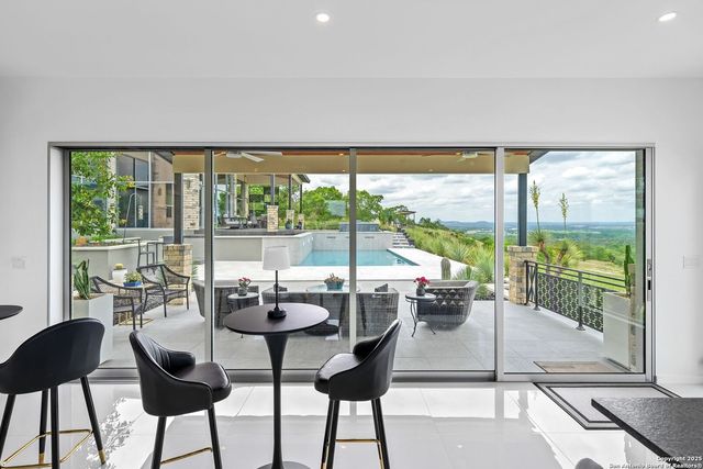 214 jUNGFRAU HILL, Comfort, TX 78013