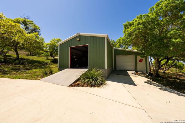 214 jUNGFRAU HILL, Comfort, TX 78013