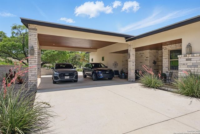 214 jUNGFRAU HILL, Comfort, TX 78013